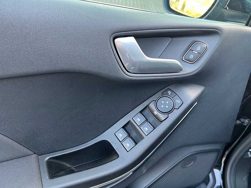 Ford Fiesta Sitzheizung NAVI Rückfahrk. Klima LED