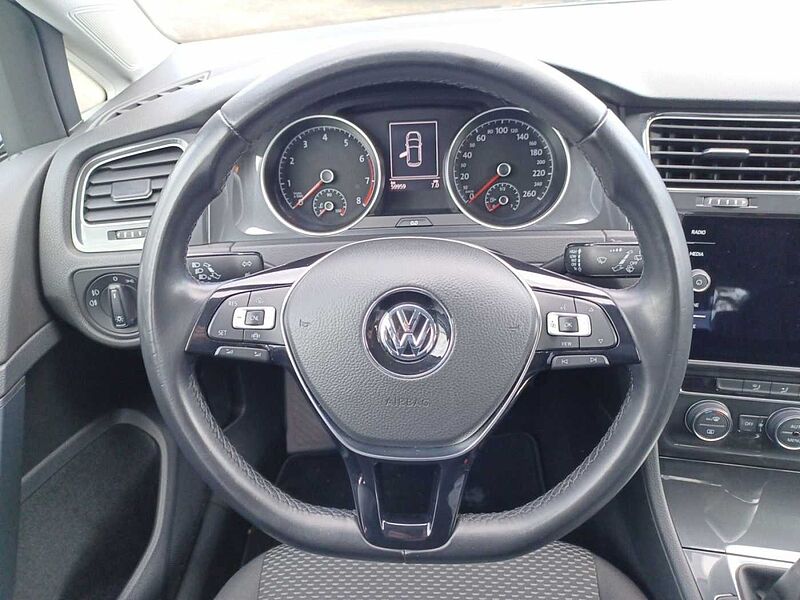 Volkswagen Golf VII 1.0 TSI TRENDLINE KLIMA